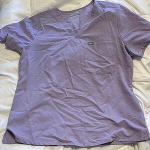 FIGS women’s scrub top